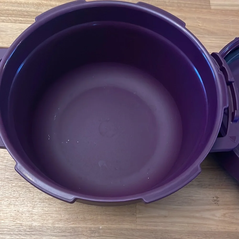 TUPPERWARE Pressure cooker